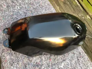 Suzuki GSX 1100E Tank