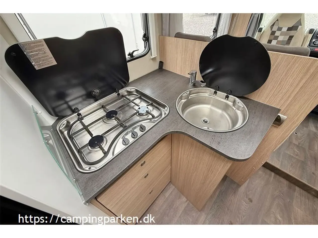 Billede 5 - 2018 - SunLight Active T67   Brugt autocamper med masser af komfortudstyr og enkeltsenge