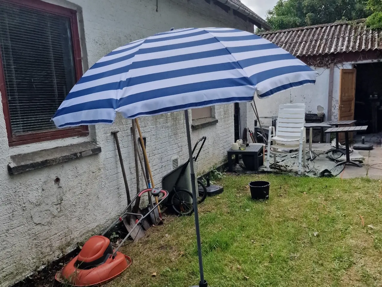 Billede 2 - Parasol med knæk