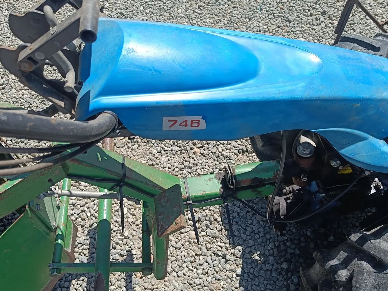 Billede 7 - - - - To hjuls traktor med gødning og sprøjte tilbehør (momsfri)