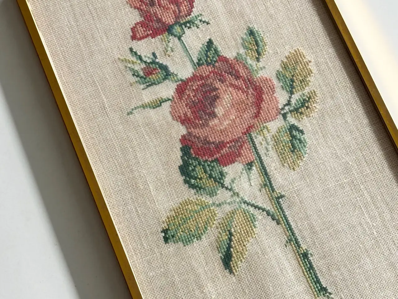 Billede 3 - Broderi, rød rose