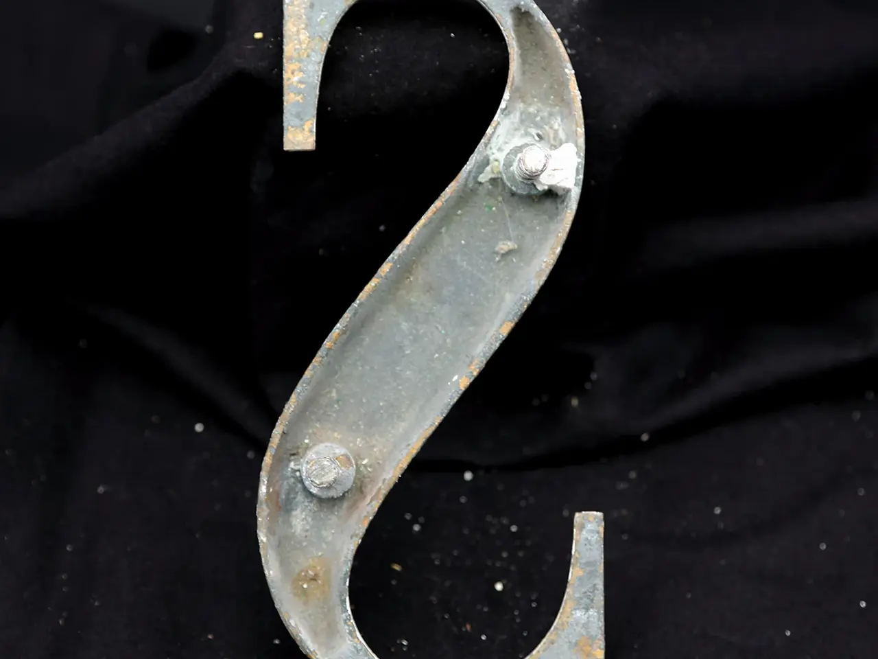 Billede 4 - Messing facadebogstav “S” – rå patina