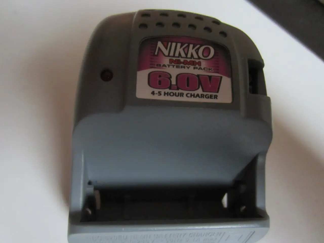 Billede 1 - NIKKO lader til NIKKO 6V skubbe ind Ni-MH batteri