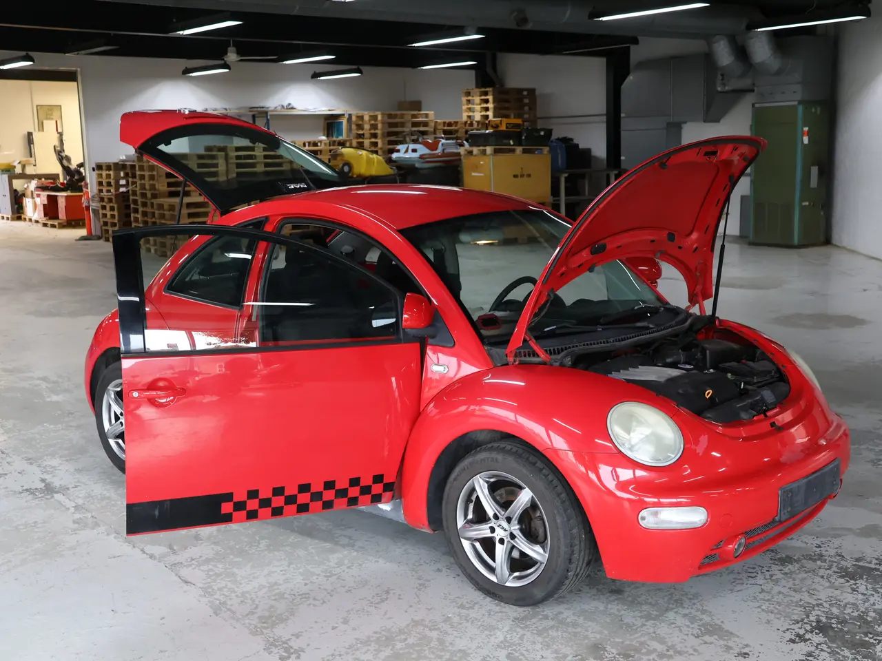 Billede 8 -  VW Beetle 2,0 benzin. årg 1998. Synet 01/10-2025.