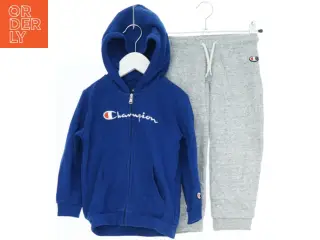 Champion joggingsæt til børn fra Champion (str. 98)