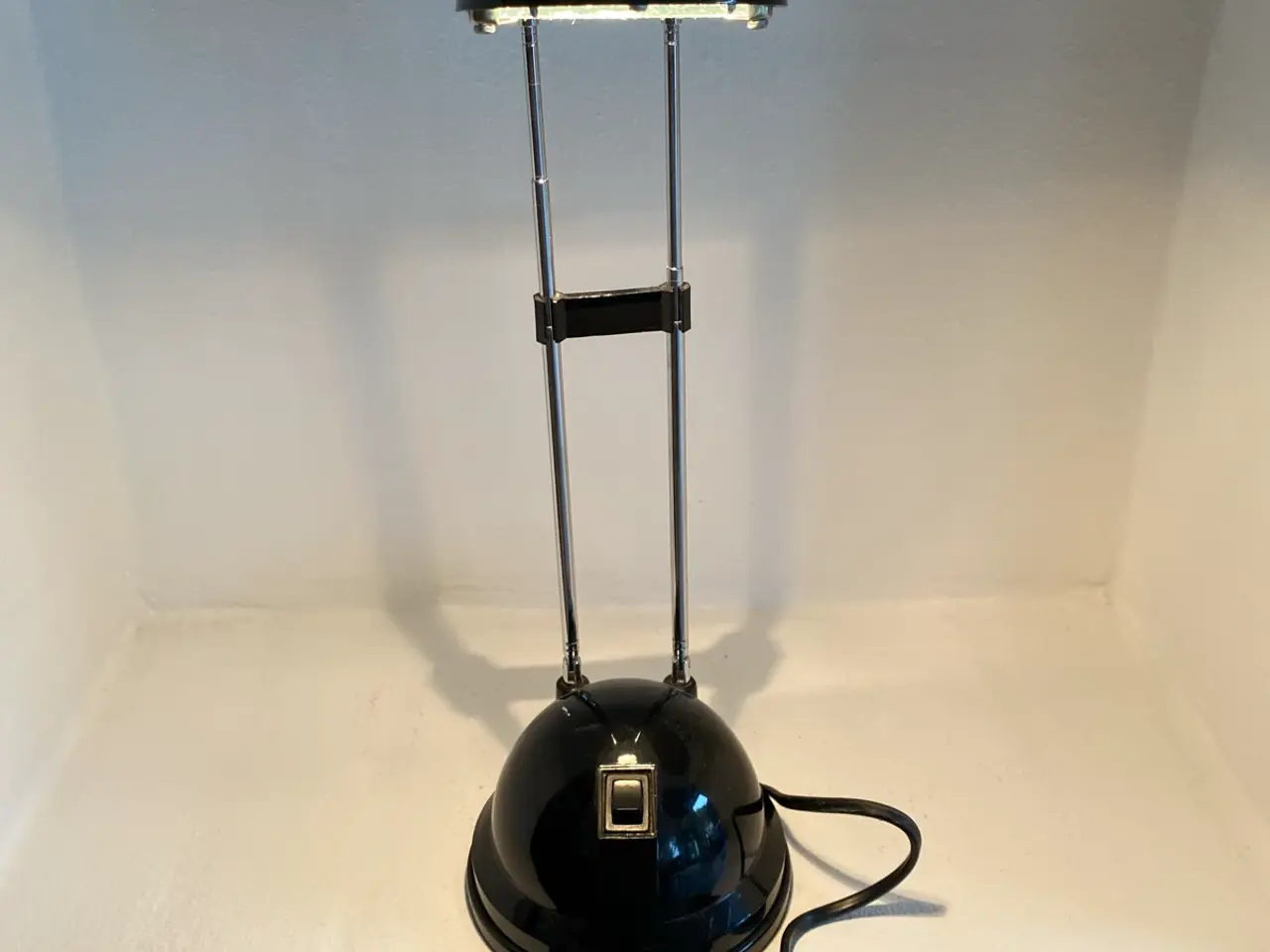 Billede 2 - Skrivebordslampe sort justerbar