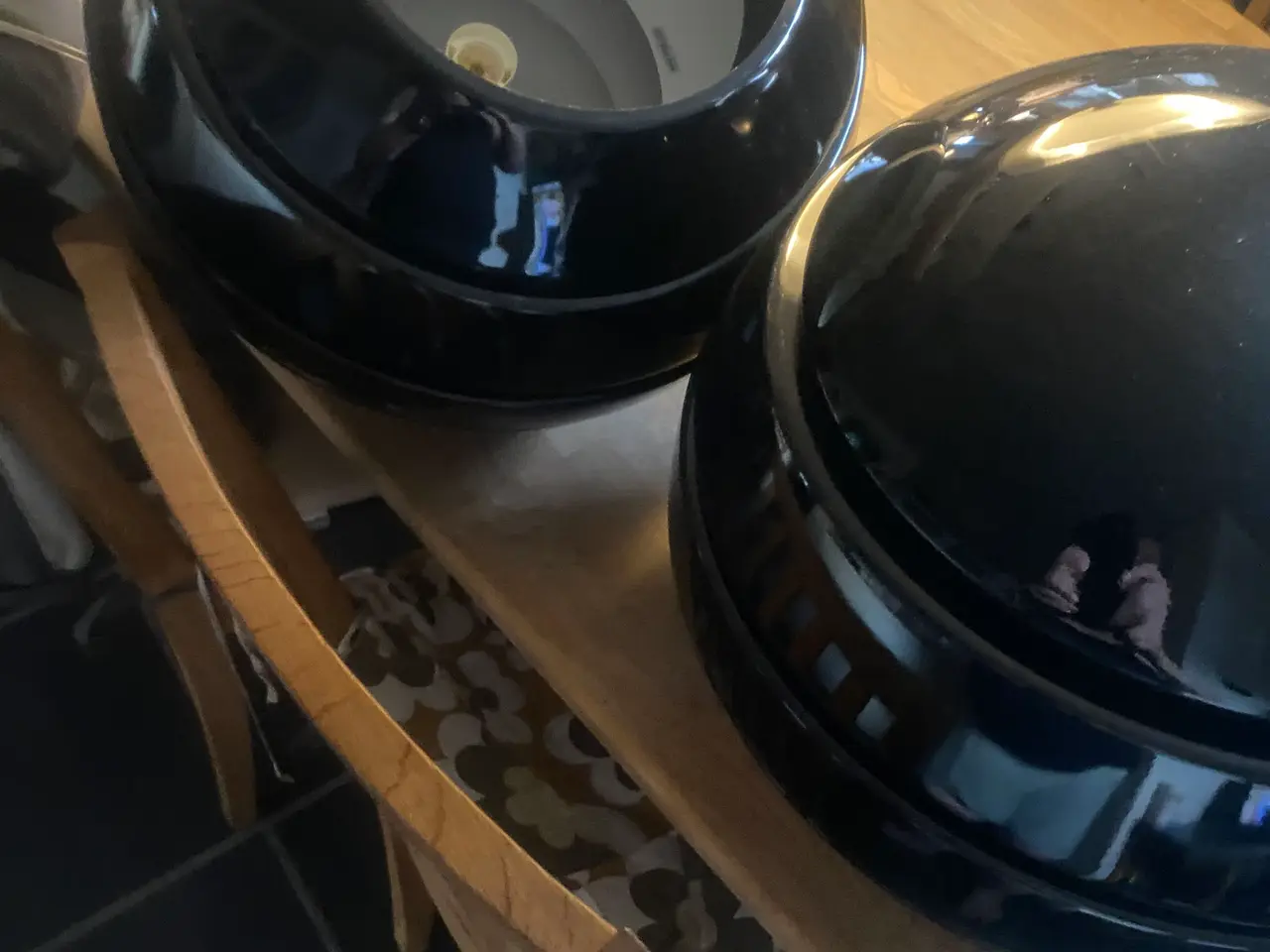 Billede 2 - Bordlampe sort og har to ens
