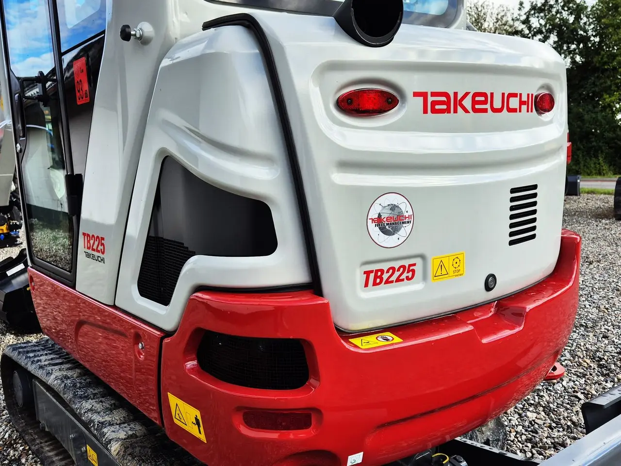 Billede 11 - Takeuchi TB225 / Fabriksny - 2025 / Engcon rotortilt og skovlpakke