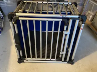 Hundebur lavet af aluminium