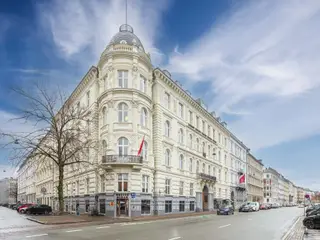 Ingen binding - Klassisk og herskabeligt kontorlejemål med egen indgang på 176 m² med udsigt til Ørstedsparken
