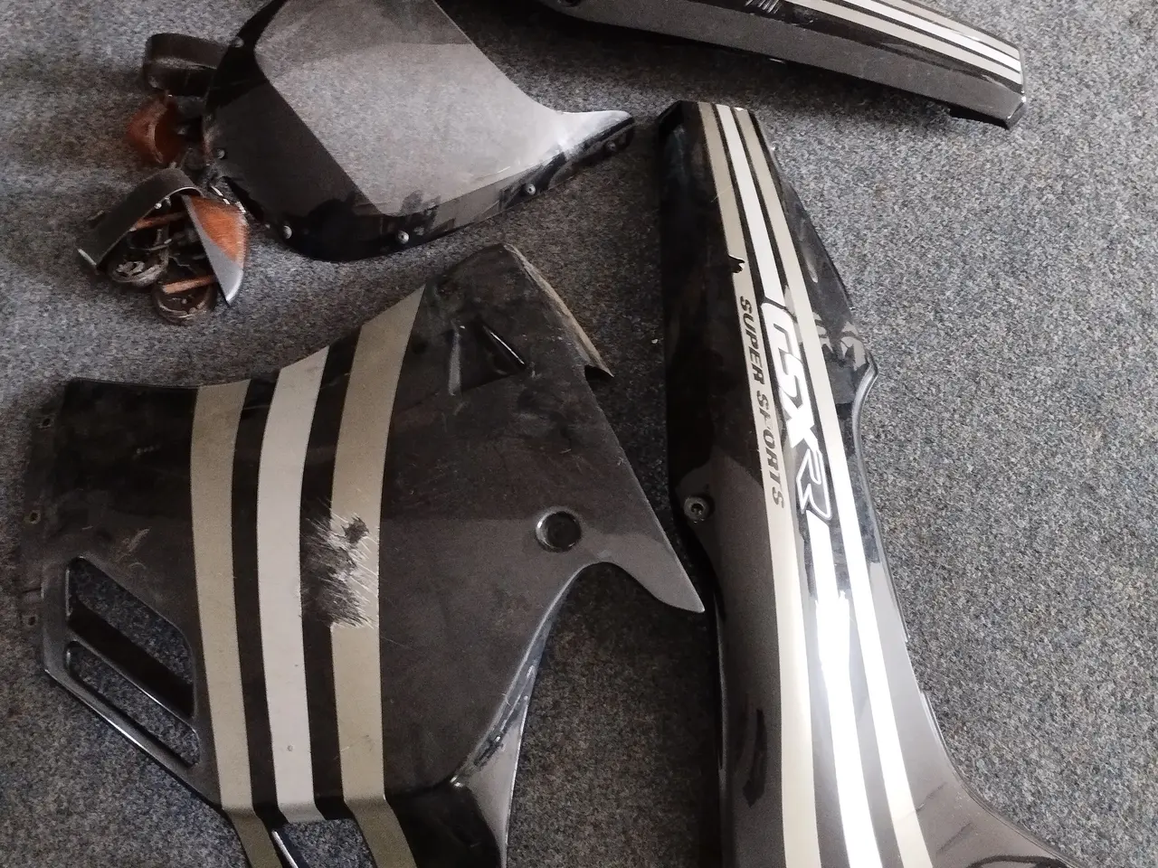 Billede 1 - Kåbe/skræm dele til Suzuki GSXR 250.
