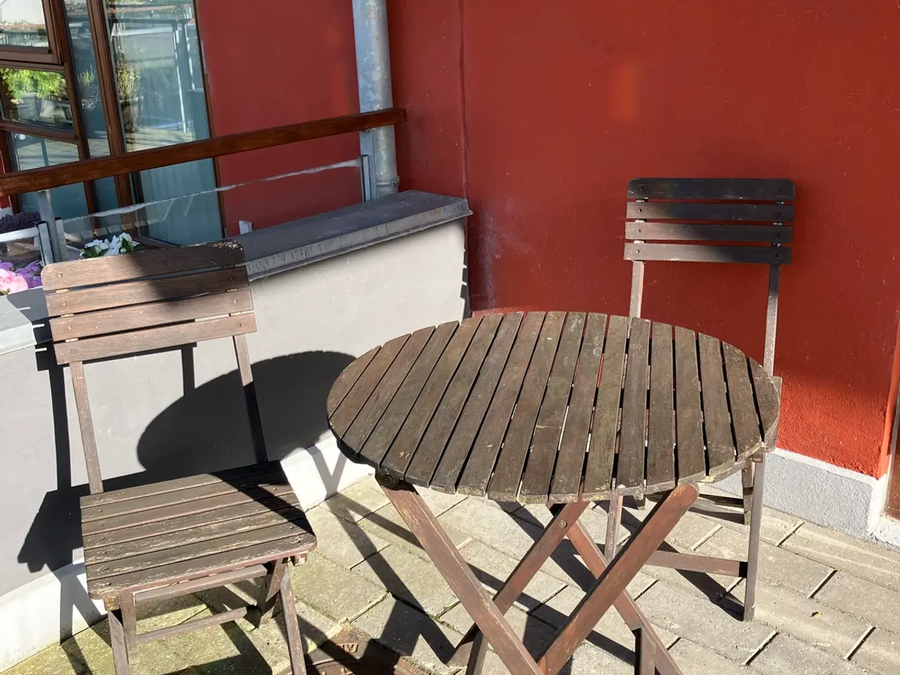 Billede 3 - Lille café bord m. Stole/byd gerne 