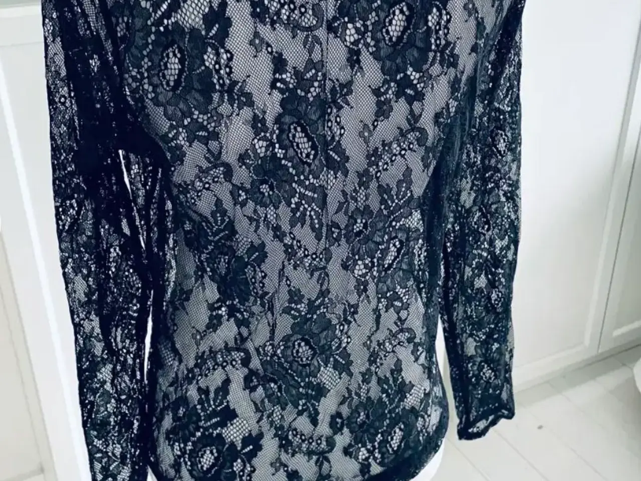 Billede 5 - Bluse fra Custommade i blonde 