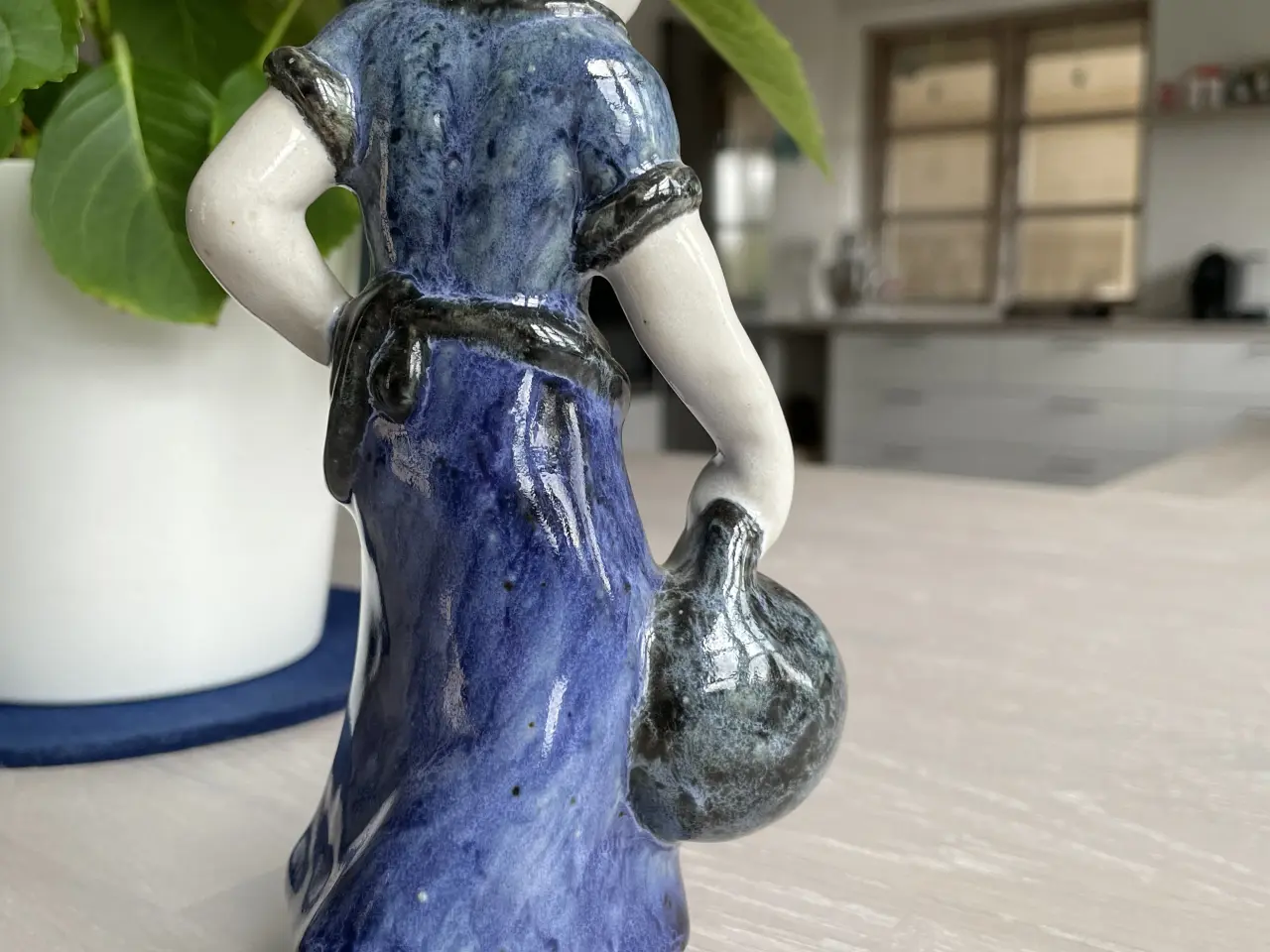 Billede 3 - L. Hjorth keramik figur