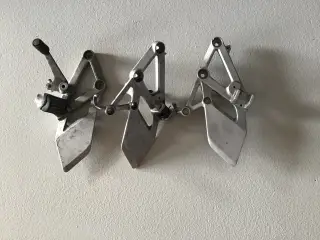 Honda CBR 600  fodhvilerbeslag, gearpedal og fodhv