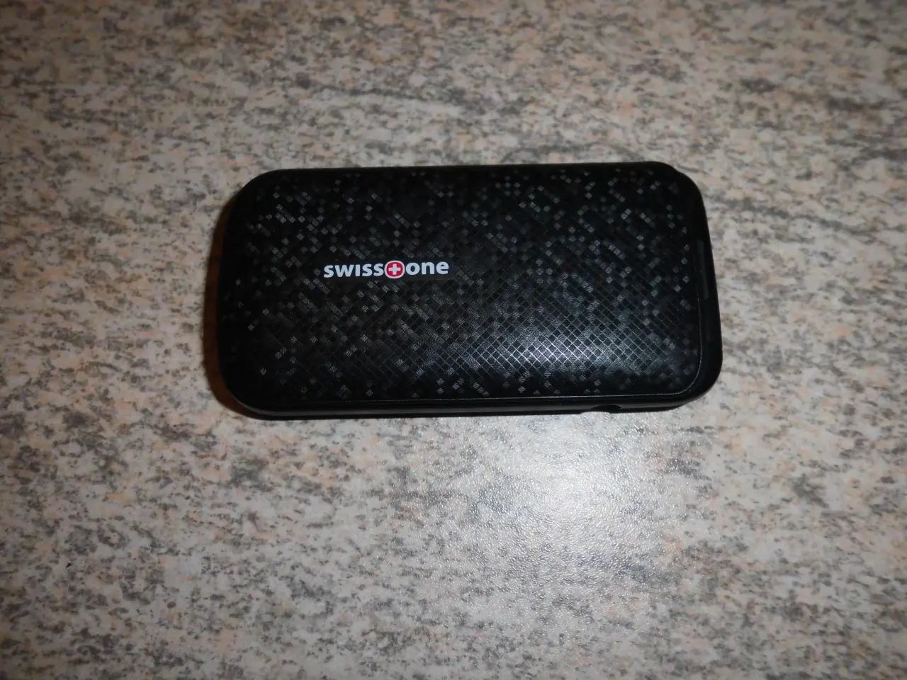 Billede 2 - Mobiltelefon med klap, Swiss+One SC1330..