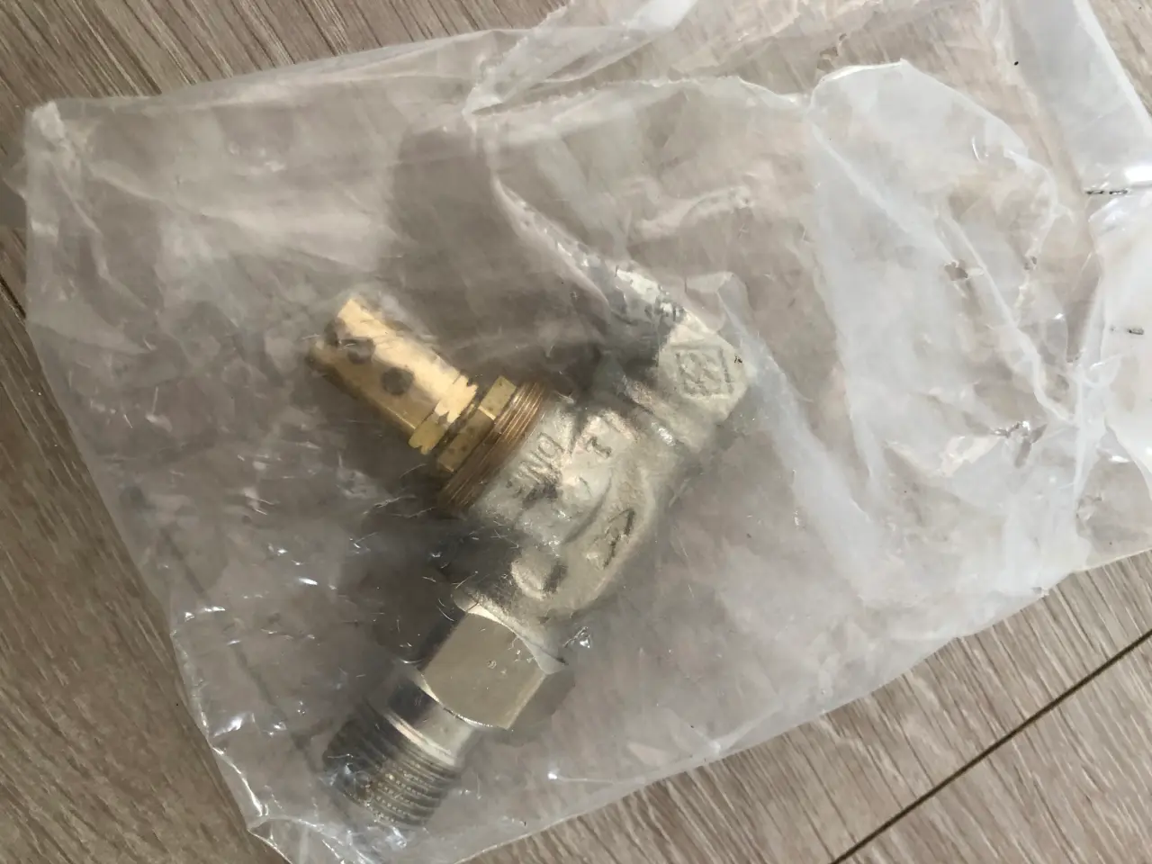 Billede 1 - Nyt Danfoss radiatorsæt – 1/2" Vinkel+Returkobling