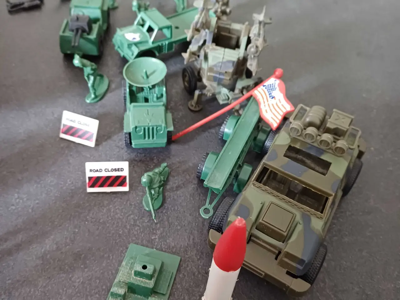 Billede 1 - Militær biler mm