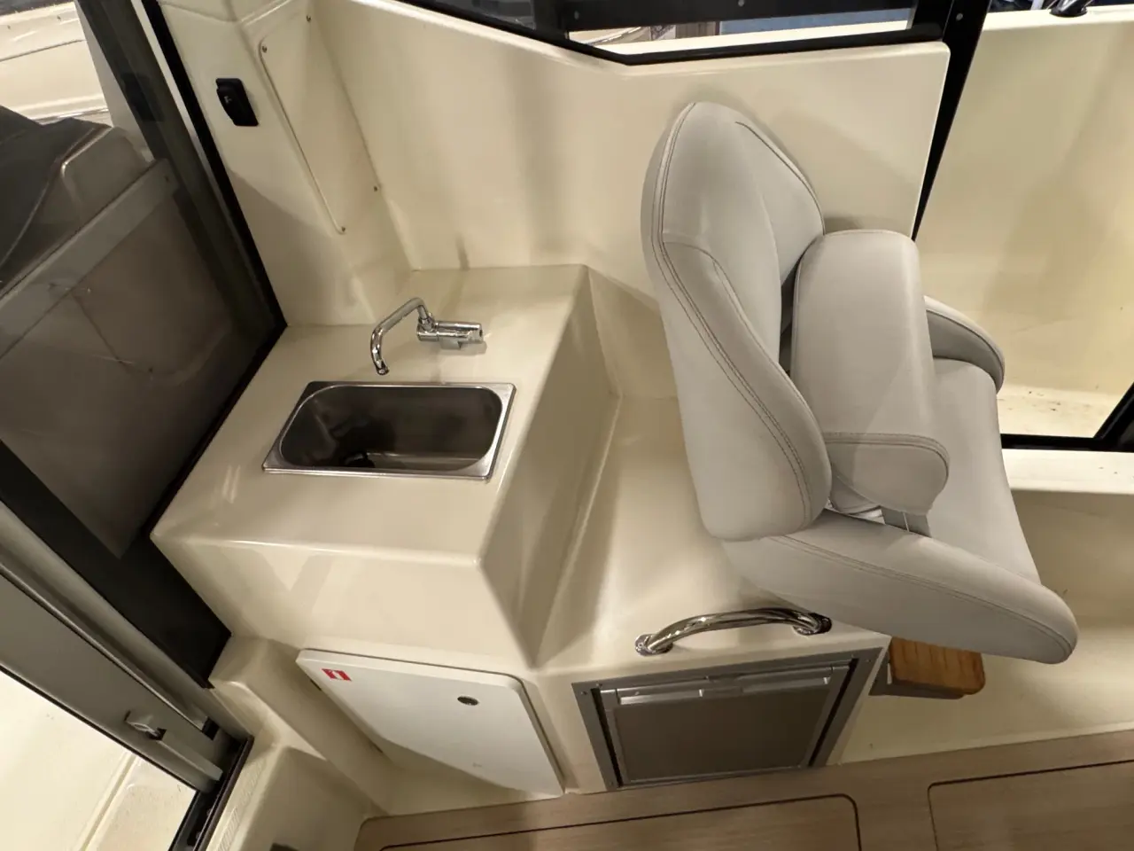 Billede 6 - Captur 705 Pilothouse med 225 hk Mercury-EFI DS 3,4L V6 XL - alt i udstyr.