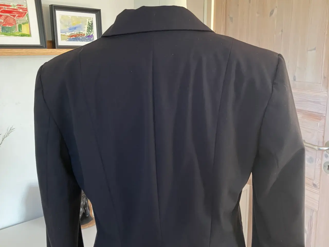 Billede 2 - Sort foret blazer, str. 38 fra H&M.. som ny