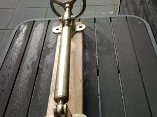 Messing spindel til skylight