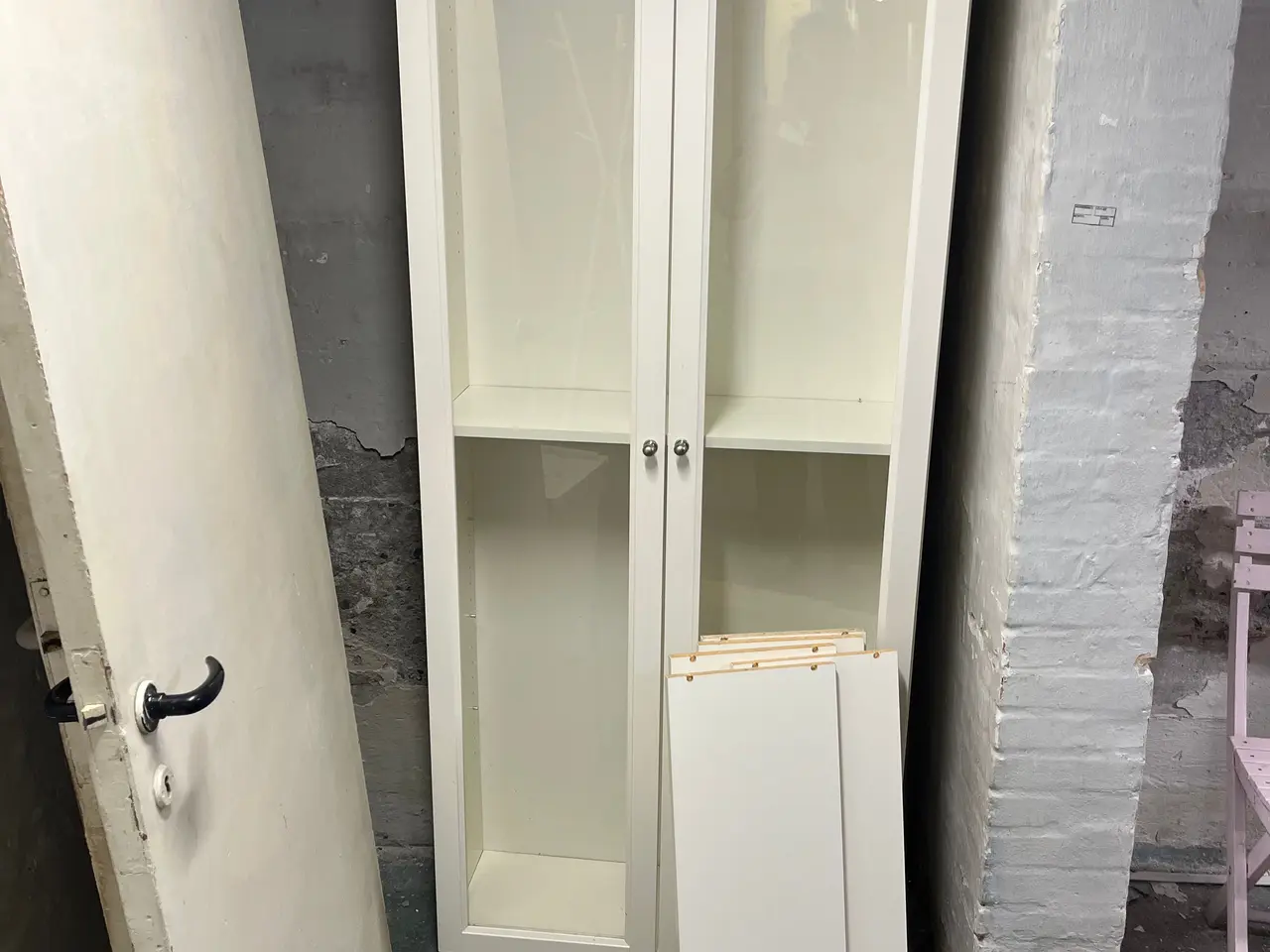 Billede 2 - Ikea vitrine skab 