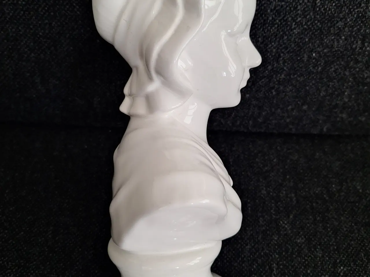 Billede 2 - Kvindefigur i porcelæn 