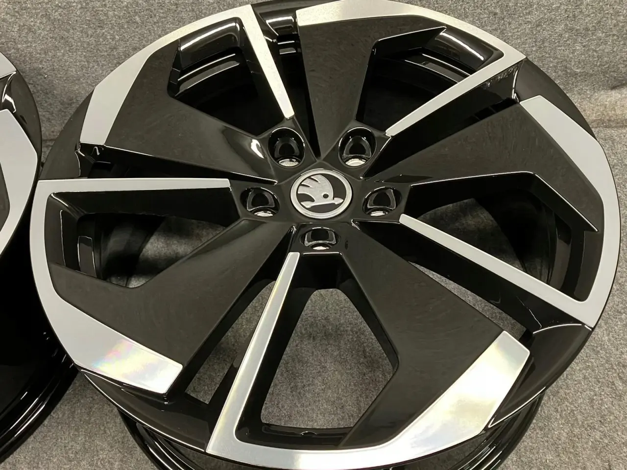 Billede 3 - ALUFÆLGE SKODA OCTAVIA IV RS 5E3 18"
