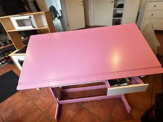 Skrivebord i solid træ