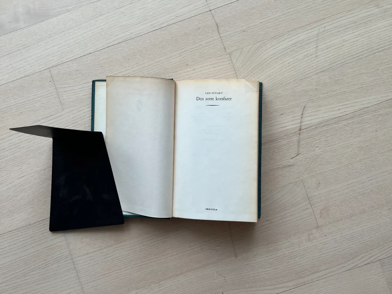 Billede 2 - Den sorte Korsfarer - af Alistair Maclean