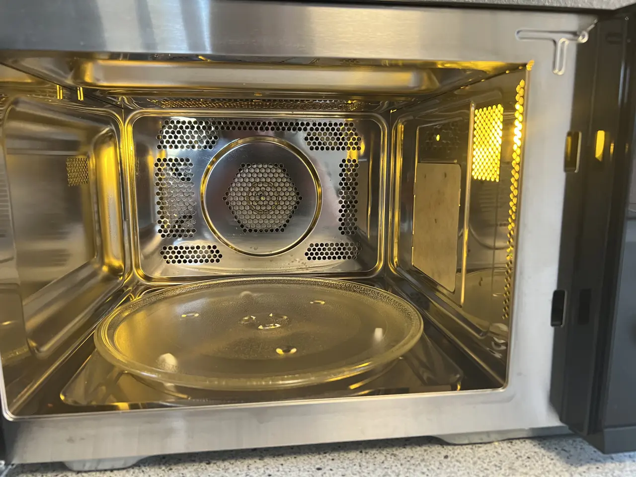Billede 6 - Mikrobølgeovn med airfryer-program 25L 2100W