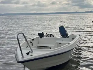 Styrpultbåd