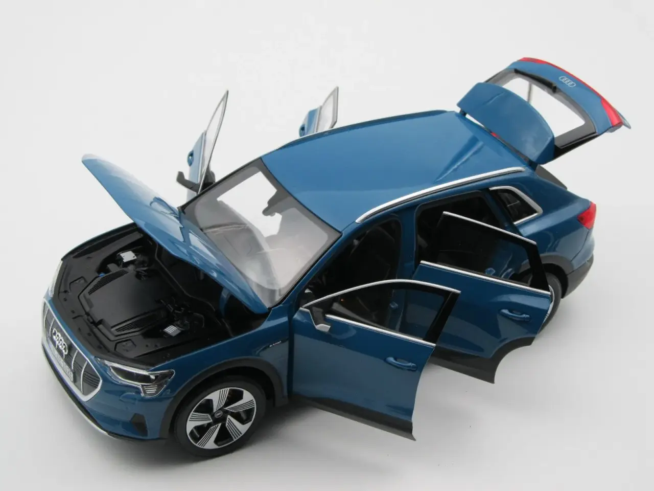 Billede 5 - Audi e-tron 1:18  - AUDI dealer Edition 