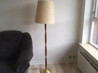 Standerlampe i ægte teaktræ
