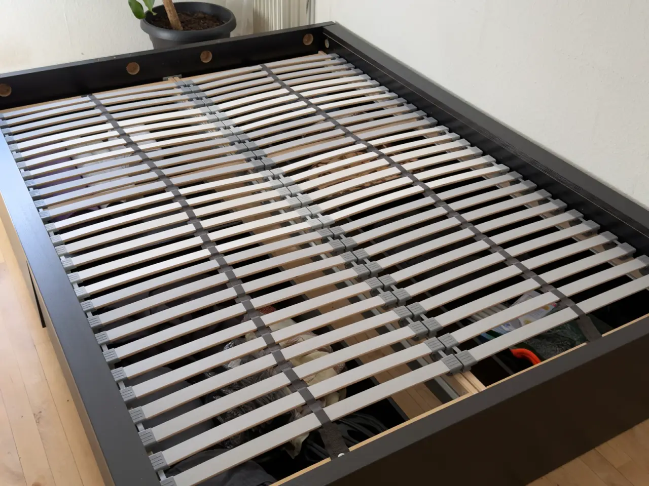 Billede 1 - IKEA Malm polstret/seng med opbevaring 160 cm – So