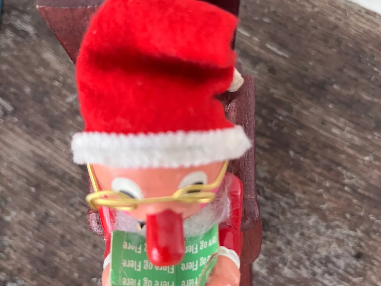 Billede 5 - Daells varehus nisse i gyngestol. 