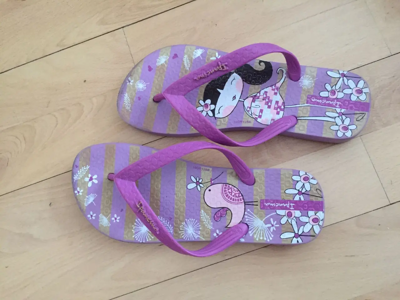 Billede 1 - Lilla lpamema Sandal sælges