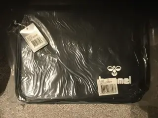 Hummel Old School Leather-look m pc-rum og lommer