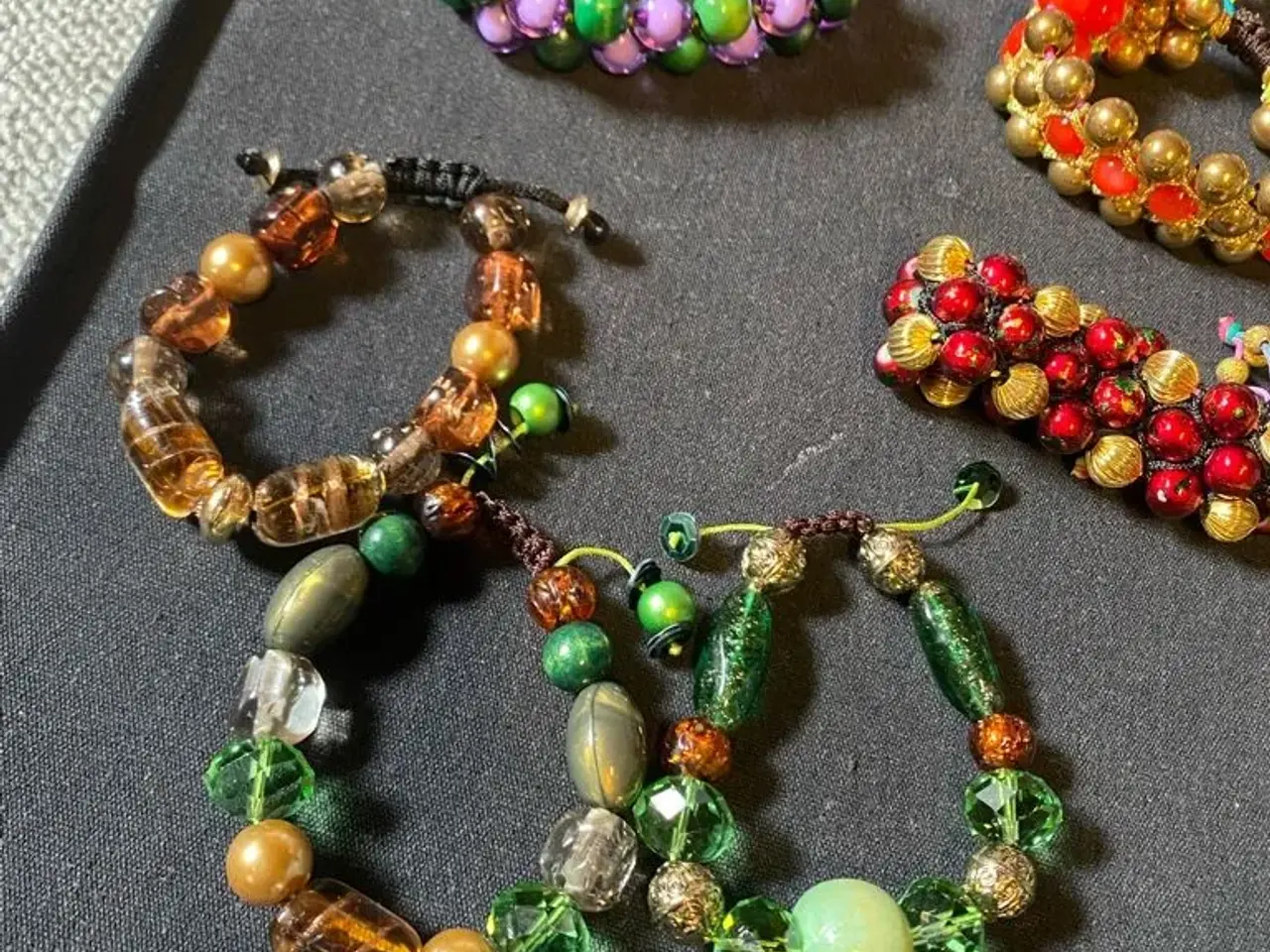 Billede 2 - Nye knyttede armbånd