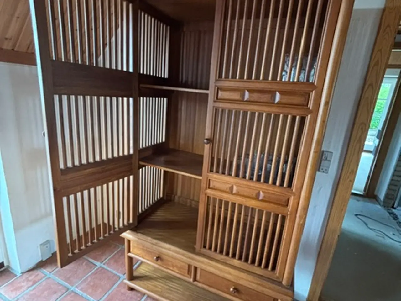 Billede 3 - SÆT MED 5 MØBLER I ÆDELTRÆ I ASIATISK DESIGN SÆLGE