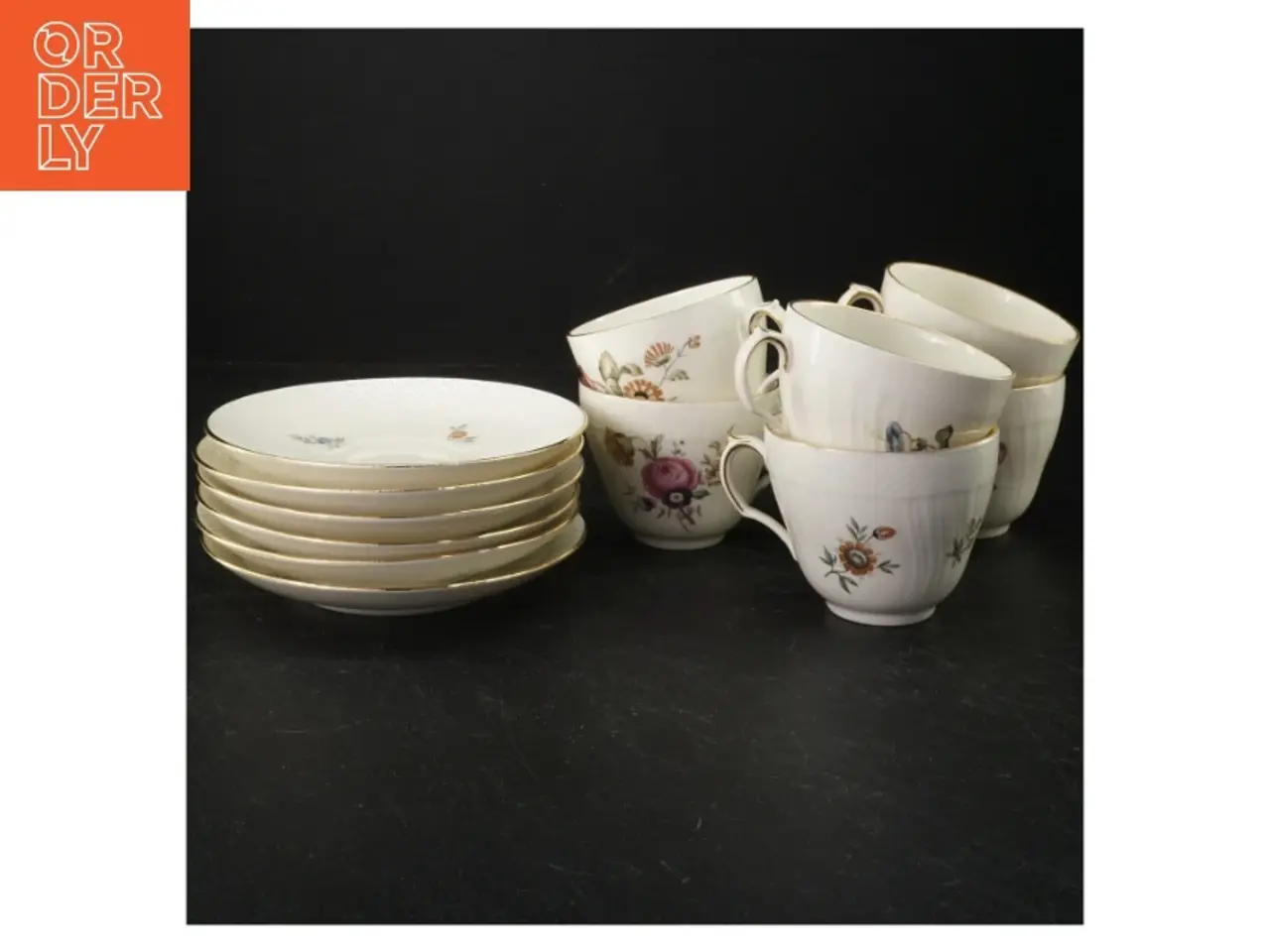 Billede 1 - Porcelænskopper med underkopper fra Royal Copenhagen