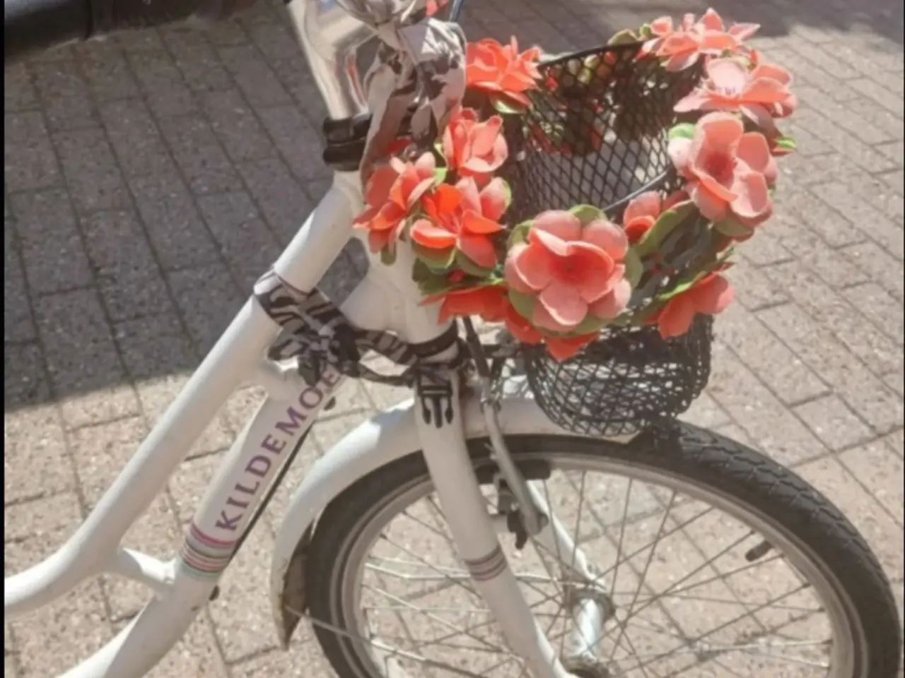 Billede 4 - Børnecykel med blomstre kurv