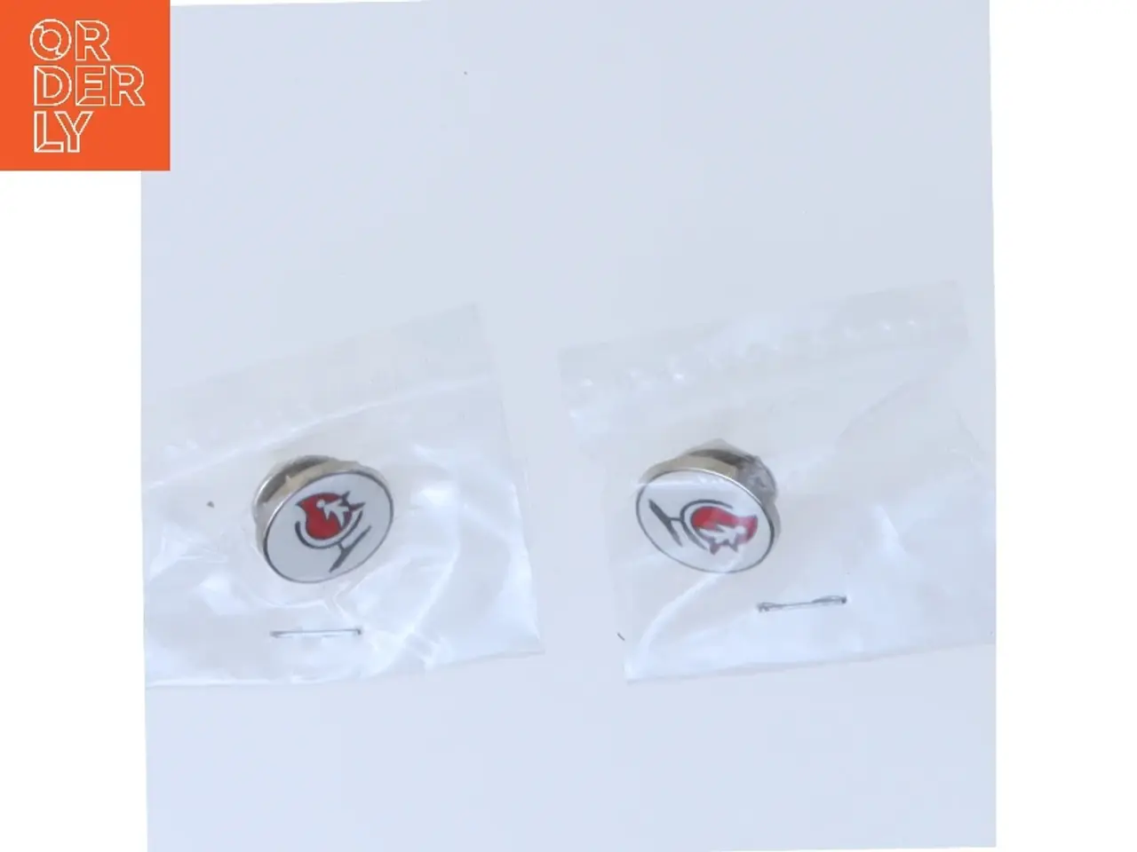 Billede 1 - Pin med logo (str. Ø 1 cm)