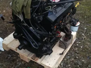 Mercruiser V6 LX 205HK motor.