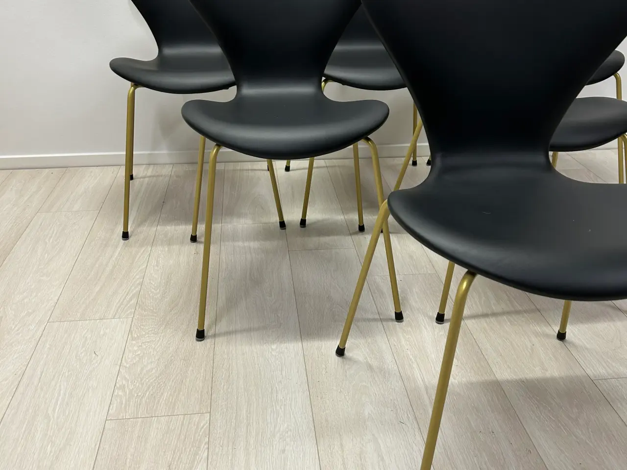 Billede 2 - FH 3107 Nypolstrede Syverstole af Arne Jacobsen