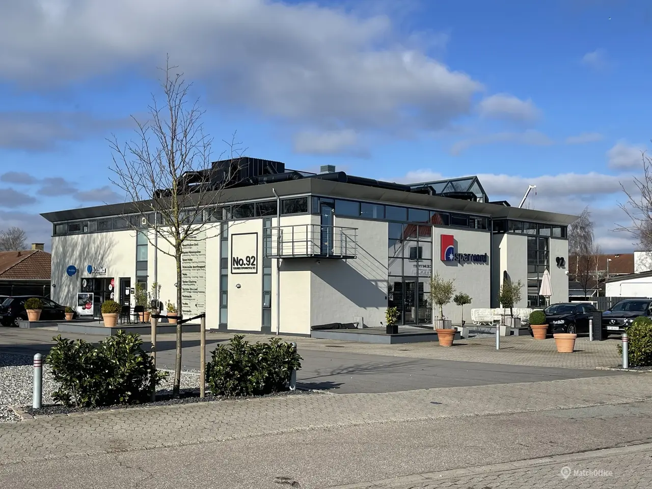 Billede 6 - Central facadebutik med terrasse og store fællesarealer.