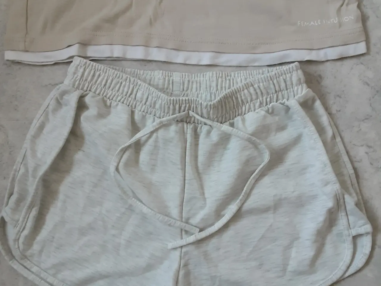 Billede 2 - T-shirt, korte bukser sæt. Str. 36.- 42.
