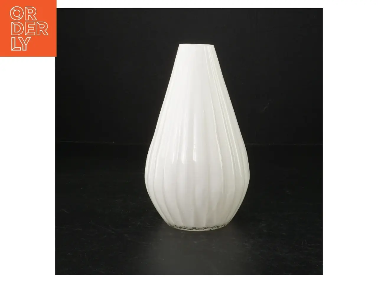 Billede 1 - Hvidt glasvase (str. H. 18 cm)