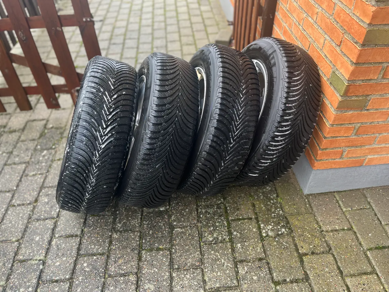 Billede 2 - Flotte Michelin dæk Alpine 5 Alu til VW