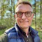 Lars T.